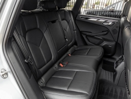 Porsche Macan Base AWD 2026