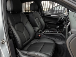 Porsche Macan Base AWD 2026