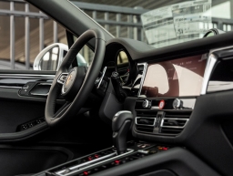 Porsche Macan Base AWD 2026