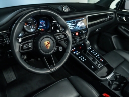 Porsche Macan Base AWD 2026