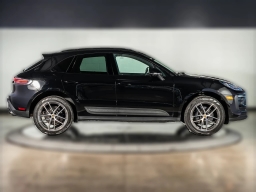 Porsche Macan Base AWD 2026