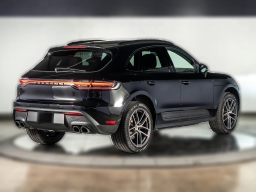Porsche Macan Base AWD 2026