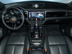 Porsche Macan Base AWD 2026