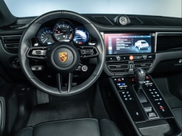 Porsche Macan Base AWD 2026