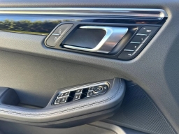 Porsche Macan T AWD 2026