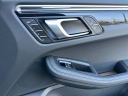 Porsche Macan T AWD 2026