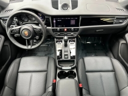 Porsche Macan T AWD 2026
