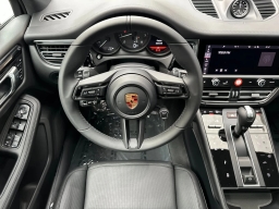 Porsche Macan T AWD 2026