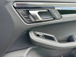 Porsche Macan T AWD 2026