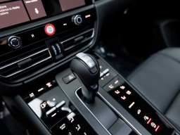 Porsche Macan T AWD 2025