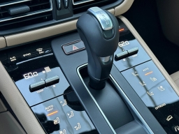 Porsche Macan Base AWD 2026