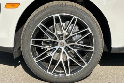 Porsche Macan Base AWD 2026