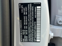 Porsche Macan Base AWD 2026