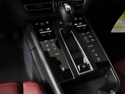 Porsche Macan T AWD 2026