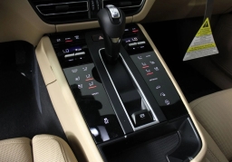 Porsche Macan T AWD 2026