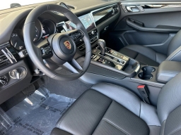 Porsche Macan Base AWD 2026