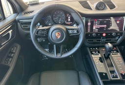 Porsche Macan Base AWD 2026