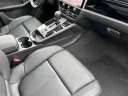 Porsche Macan T AWD 2026