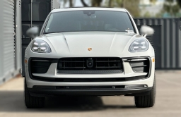 Porsche Macan Base AWD 2026
