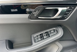 Porsche Macan Base AWD 2026