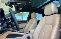 Porsche Macan Base AWD 2026