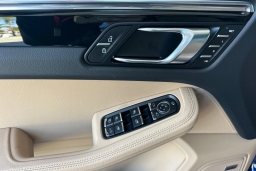 Porsche Macan Base AWD 2026