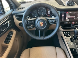 Porsche Macan Base AWD 2026