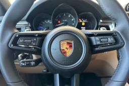 Porsche Macan Base AWD 2026