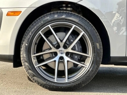 Porsche Macan T AWD 2026