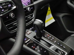 Porsche Macan T AWD 2026