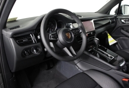 Porsche Macan T AWD 2026