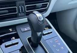 Porsche Macan T AWD 2026