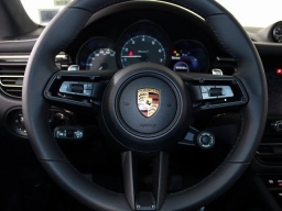 Porsche Macan T AWD 2026