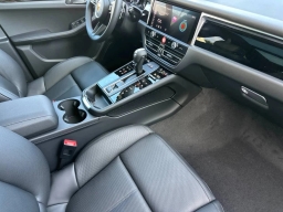 Porsche Macan T AWD 2026