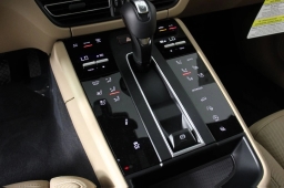 Porsche Macan T AWD 2026