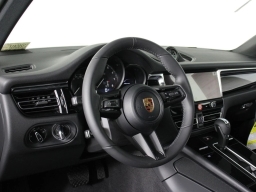 Porsche Macan T AWD 2026