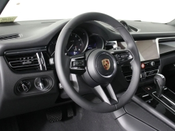 Porsche Macan T AWD 2026