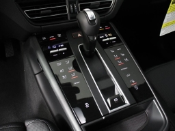 Porsche Macan T AWD 2026