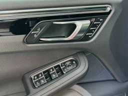 Porsche Macan T AWD 2025