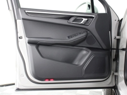 Porsche Macan T AWD 2026