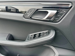 Porsche Macan T AWD 2026