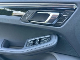 Porsche Macan T AWD 2026