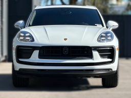 Porsche Macan Base AWD 2026