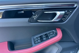 Porsche Macan Base AWD 2026