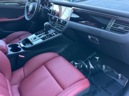 Porsche Macan Base AWD 2026