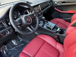 Porsche Macan Base AWD 2026