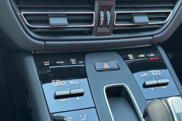 Porsche Macan Base AWD 2026