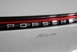 Porsche Macan Base AWD 2026