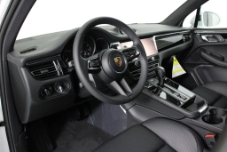 Porsche Macan T AWD 2026