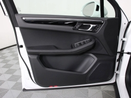 Porsche Macan T AWD 2026